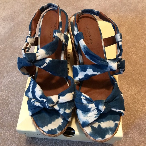 Blue and white tie dye wedge sandals - Picture 6 of 7